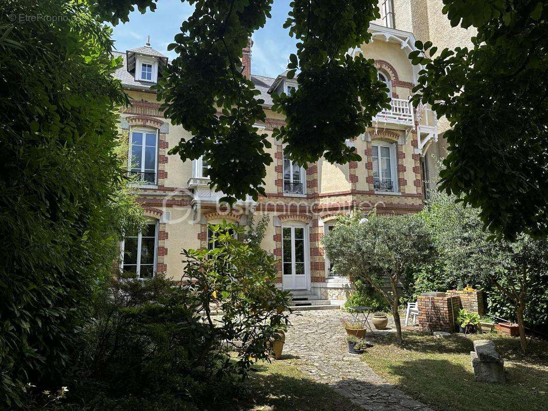 Maison de style anglo-normande, spacieuse et authentique datant de 1900 - photo 4