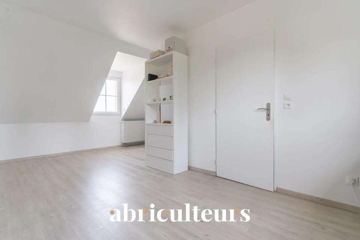 Maison à LES CLAYES-SOUS-BOIS