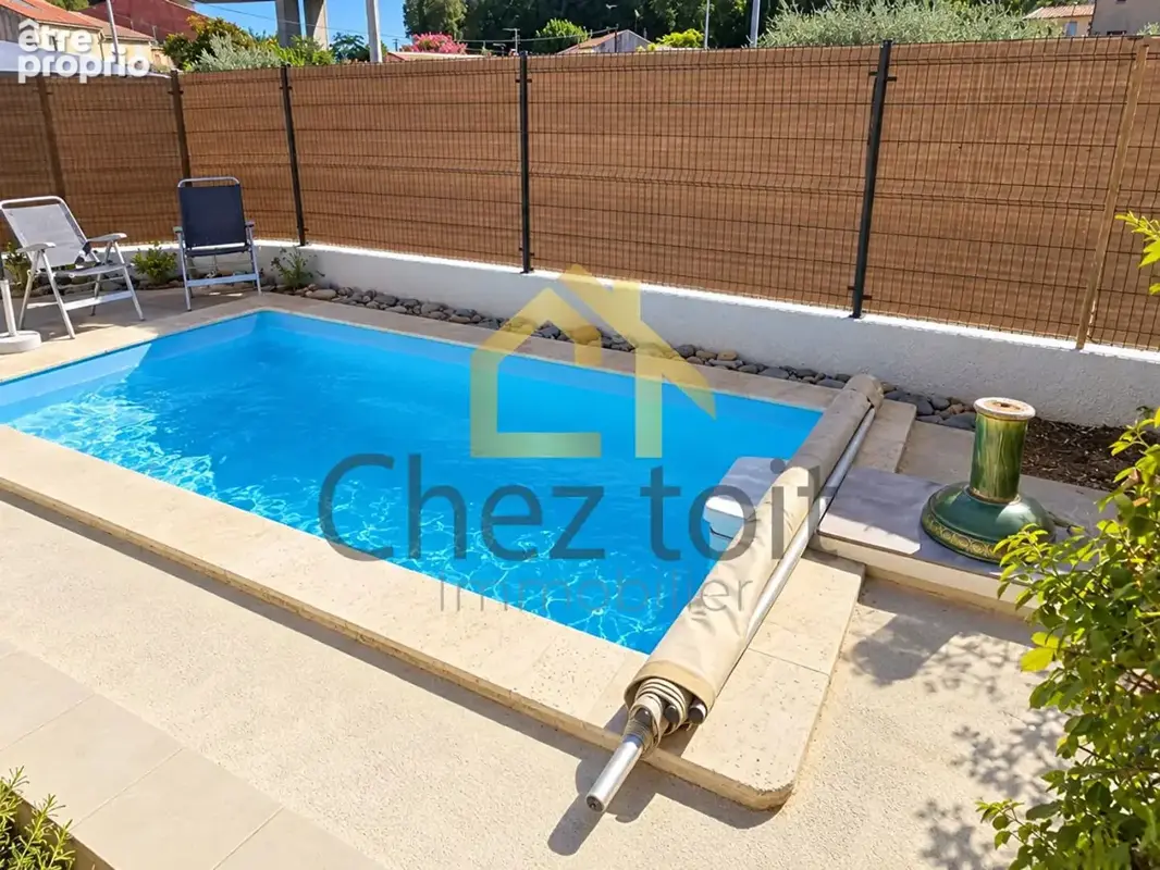 Le Luc  -Ici, les beaux jours se passent autour de la piscine - photo 10