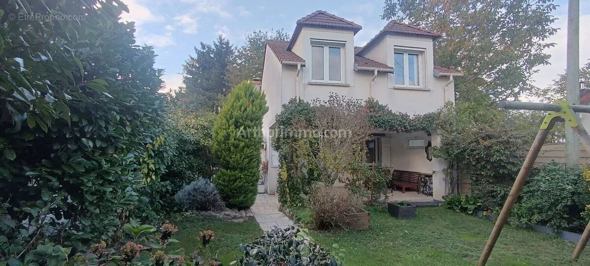 Maison à RIS-ORANGIS