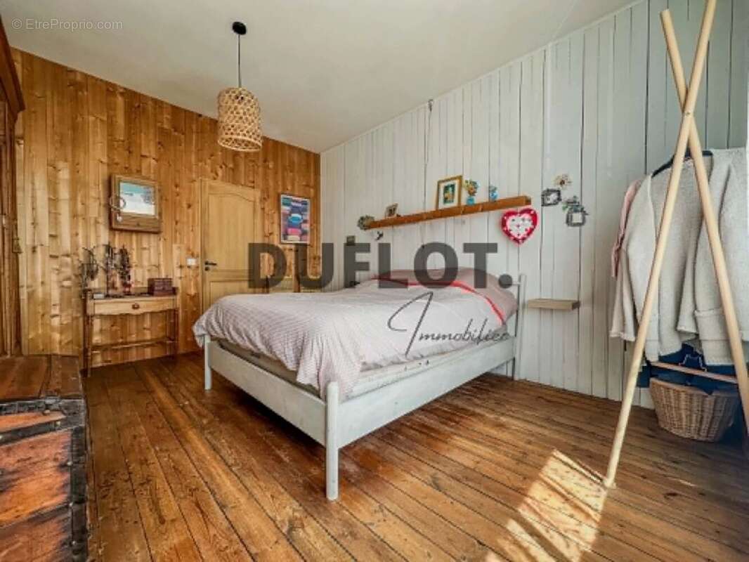 Maison à FRUGES