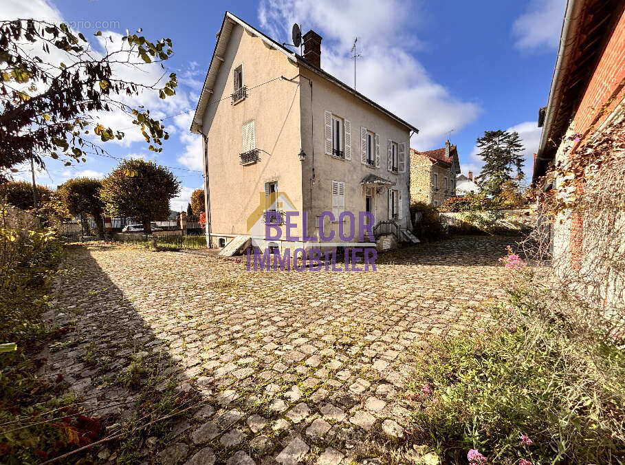 Maison 210 m² à Puiseaux  - photo 2