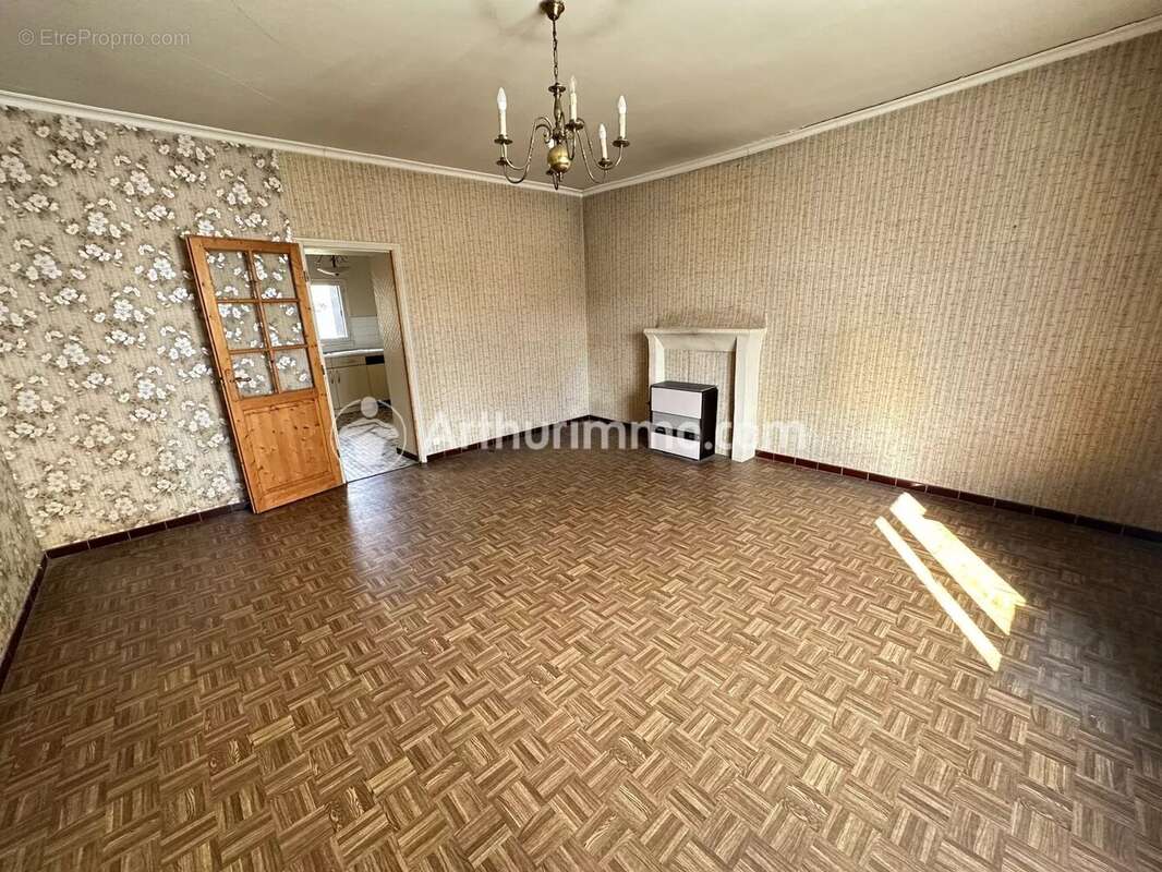 Maison à SAINT-ASTIER