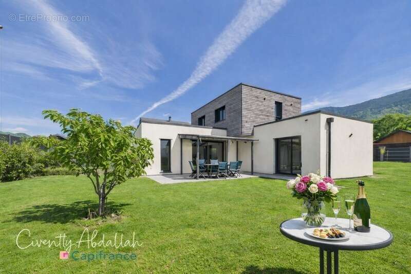 Maison à GILLY-SUR-ISERE