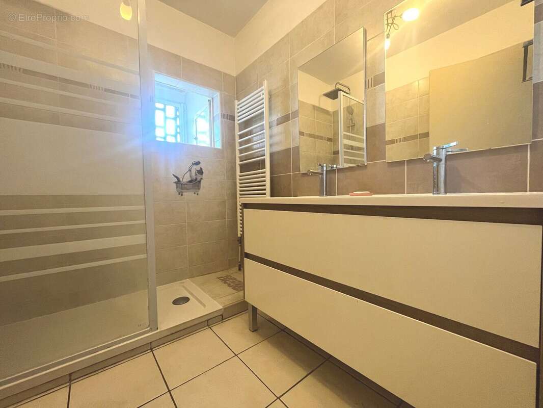 Appartement à FONTAINE