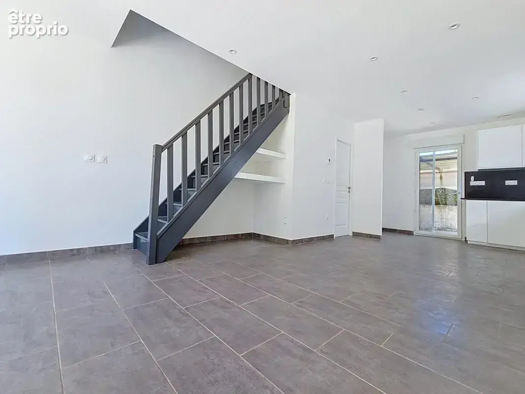 Maison duplex - 2 chambres - Terrasse - Cour - Stationnements - photo 3
