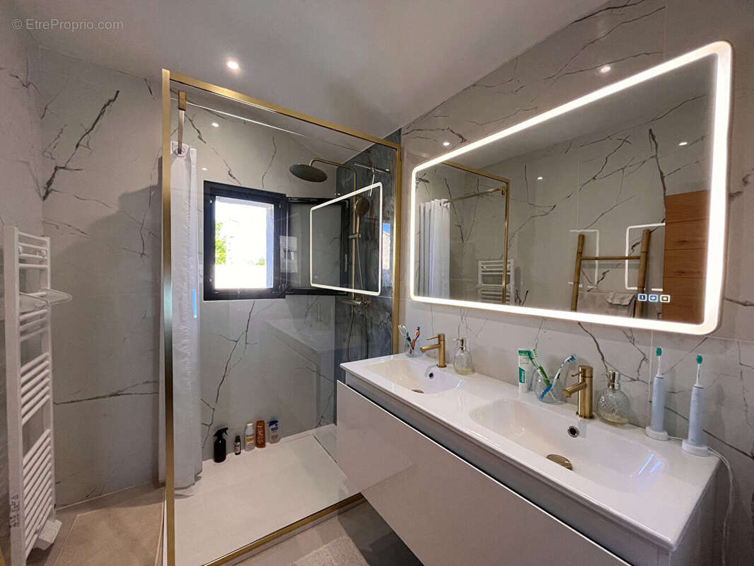 Maison à L'ISLE-SUR-LA-SORGUE