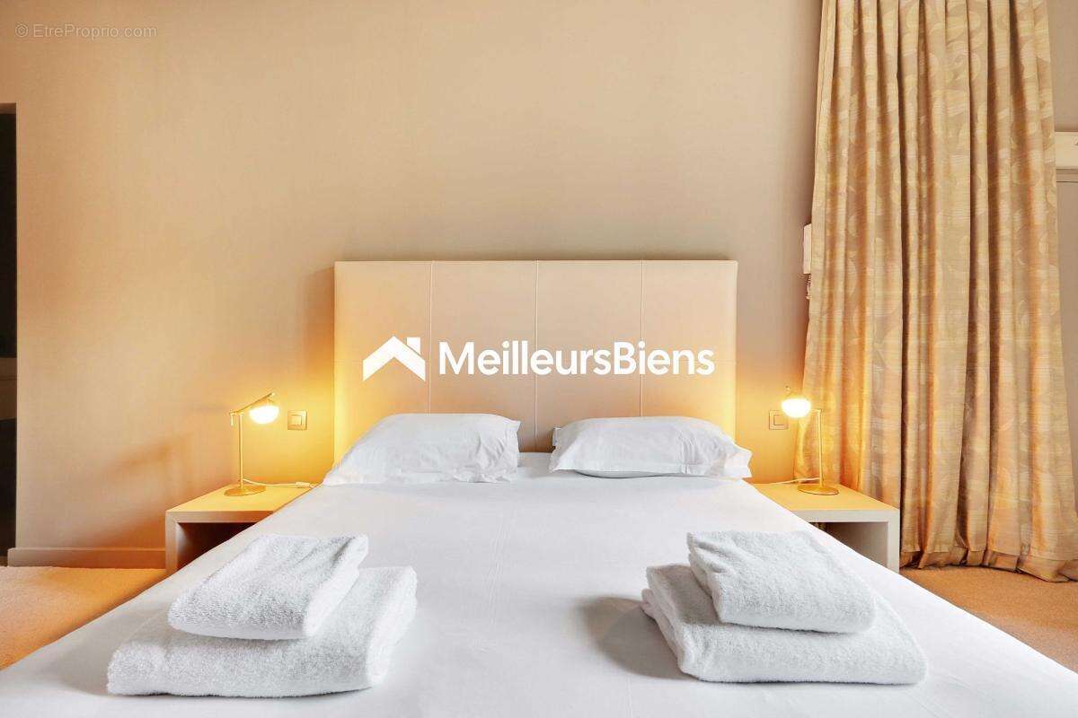 Appartement à PARIS-8E