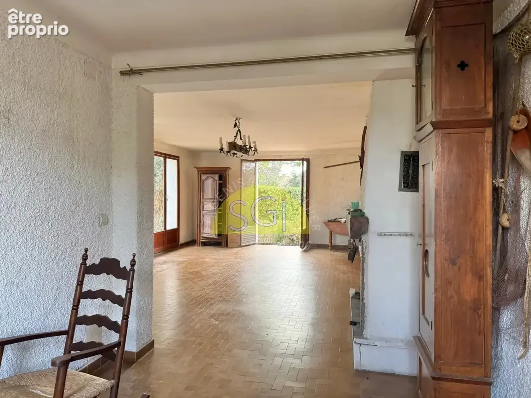 Maison sur 1628 m2 de terrain avec 2 garages et avec piscine . - photo 10