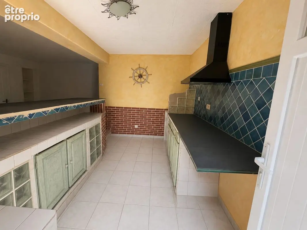 Appartement 85 m² habitables à rénover - Quartier d'Anthéor  - Cave de 60 m² de plain-pied - photo 2