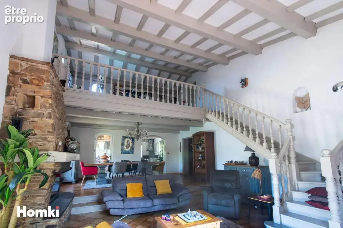 MARIGNANE – Maison familiale authentique 8 pièces 200m² avec piscine - photo 8