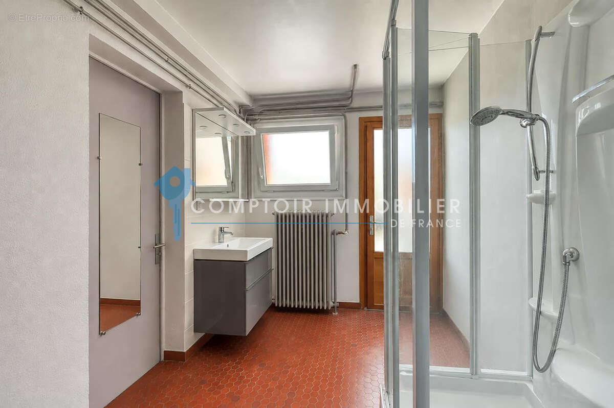 Isère (38) La Tronche -Maison Atypique 220 m2 sur terrain arboré de 1240 m2 - photo 13