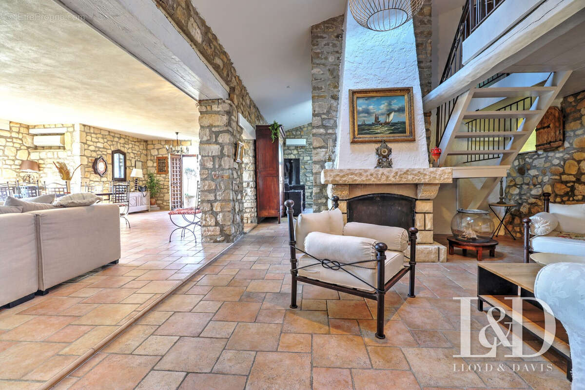 Maison à VEZENOBRES