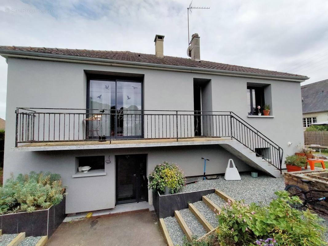 Maison à VILLAINES-LA-JUHEL