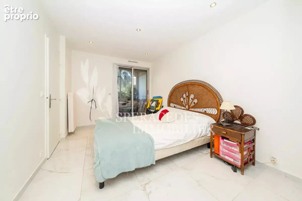 Mandelieu-la-Napoule - Appartement 3 pièces copropriété avec piscine - photo 11