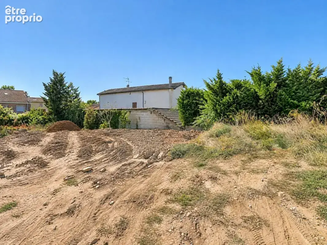 Terrain - 300m² - Au cœur du village - photo 2