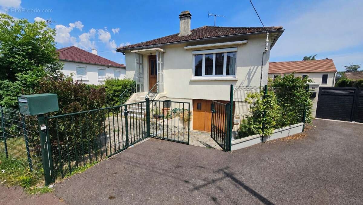 Maison à HOUDAN