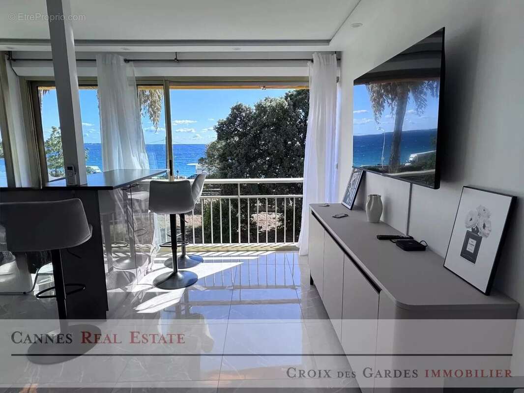 CANNES – Exceptionnel 2 pièces en première ligne mer - photo 3