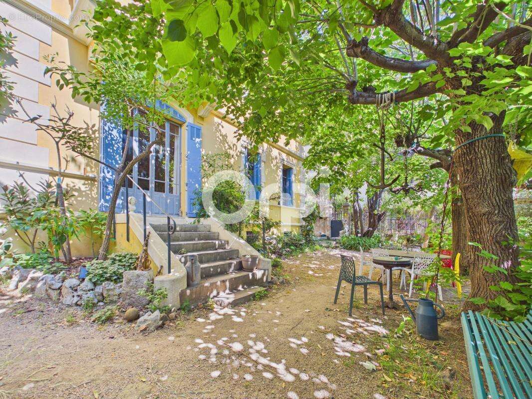 Grasse, maison de parfumeur sur 3 niveaux avec jardin et garage pour 7 à 8 voitures - photo 3