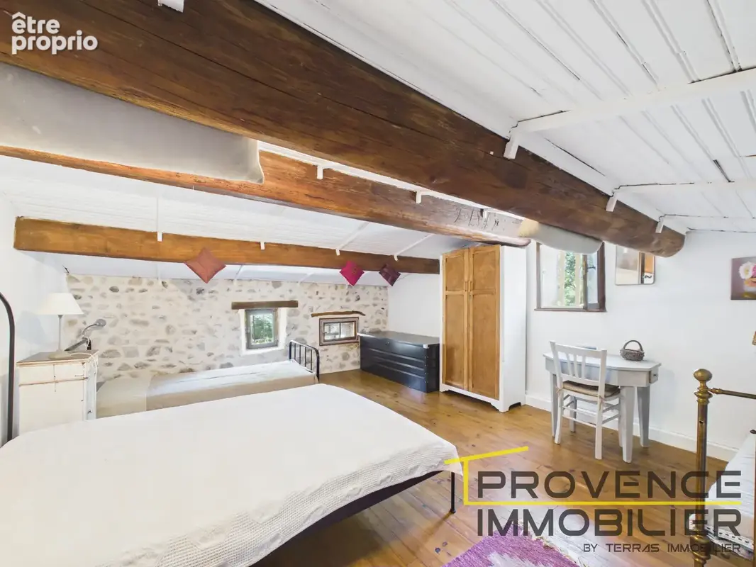 Maison en pierre avec piscine sur plus de 6 000 m2 de terrain avec piscine - Ardèche - photo 9