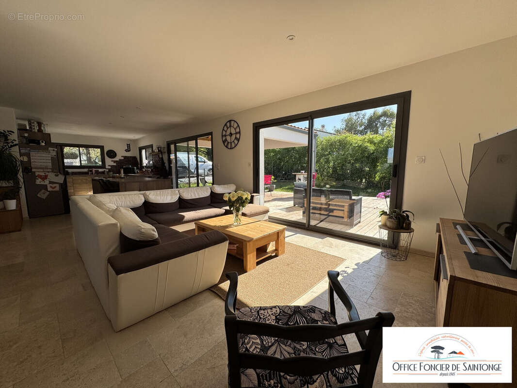 Maison à CHAILLEVETTE