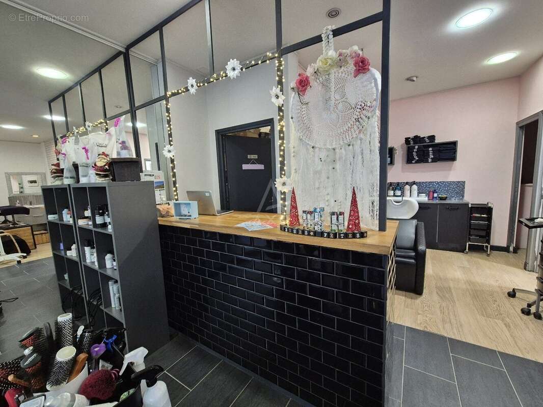 À VENDRE  Fonds de commerce Beauté, coiffure  Emplacement premium centre-ville de Caen - photo 4