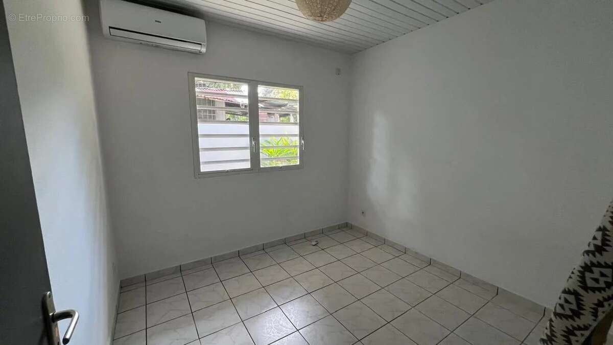 Villa t5 avec piscine proche de toutes les commodités – quartier prisé de rémire-montjoly - photo 10