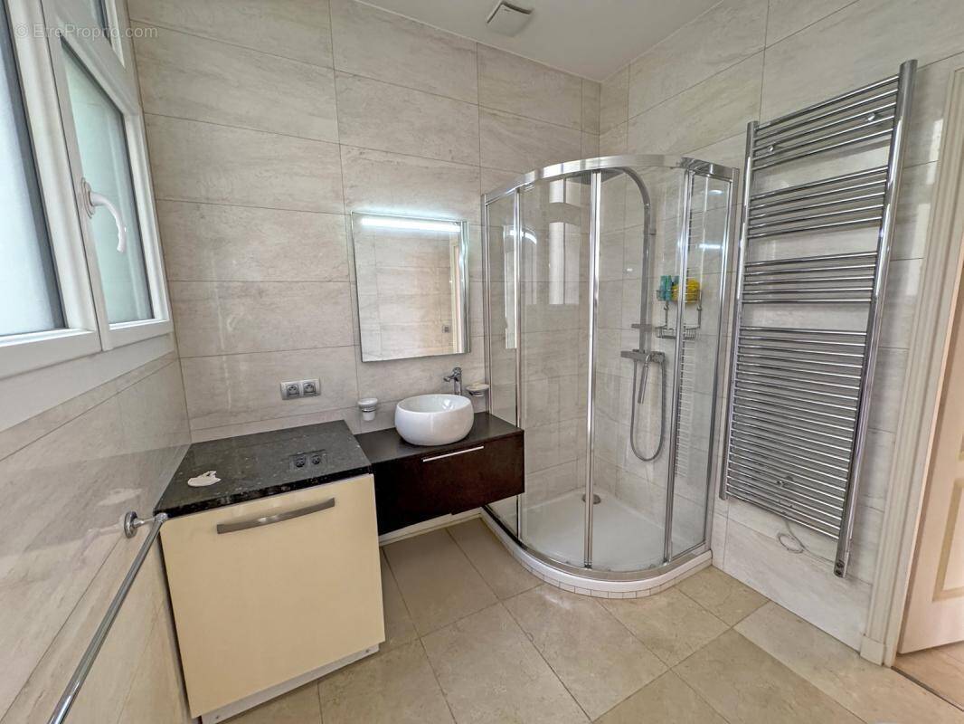 4 pièces de 125 m² au 6ème étage face à la mer - photo 13