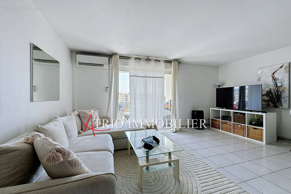 Appartement à SAINT-LAURENT-DU-VAR
