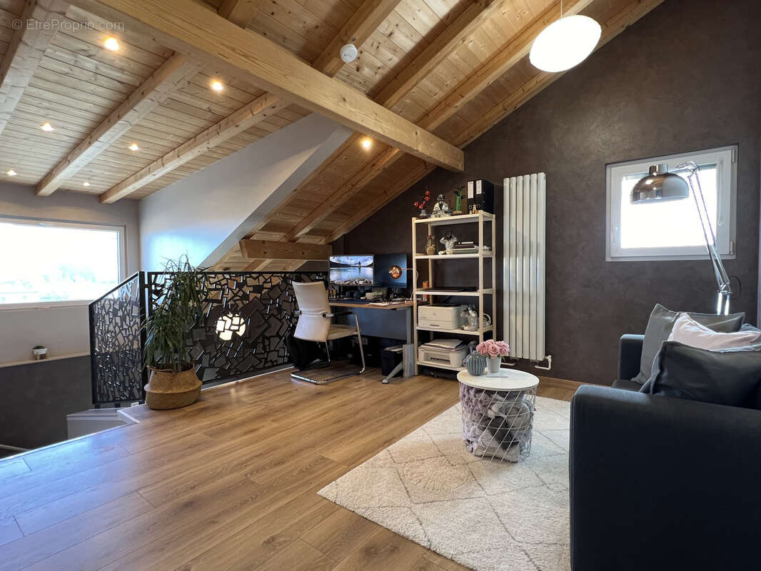 Maison à COLLONGES-SOUS-SALEVE