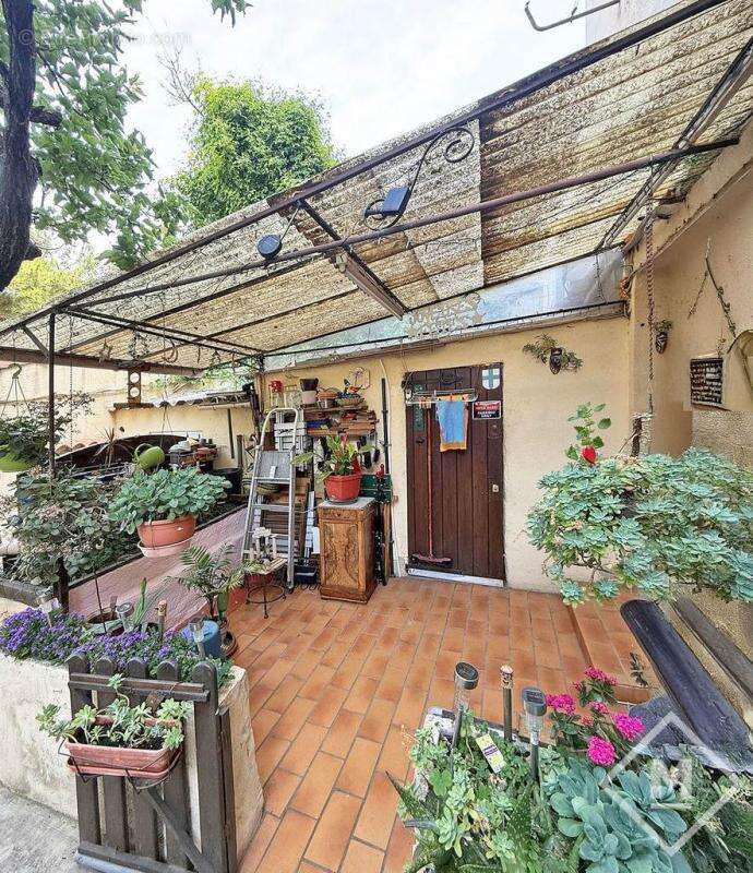 Appartement à MARSEILLE-4E