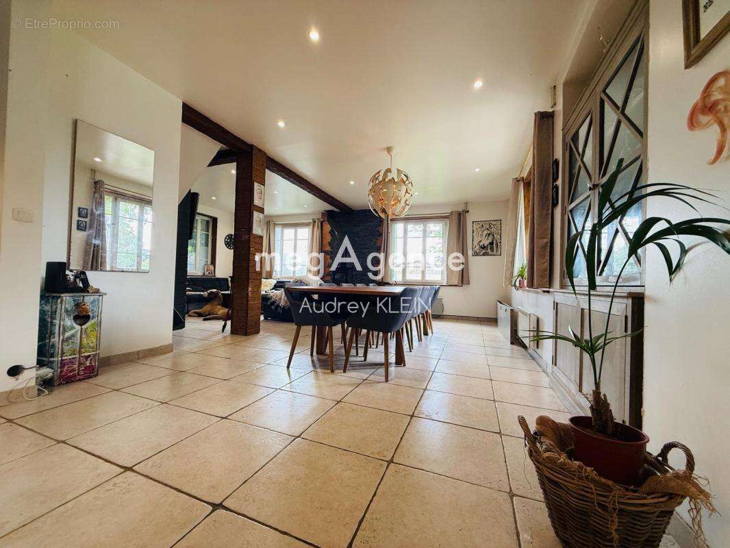 Belle propriété au calme avec terrain, piscine et box équestre - photo 6