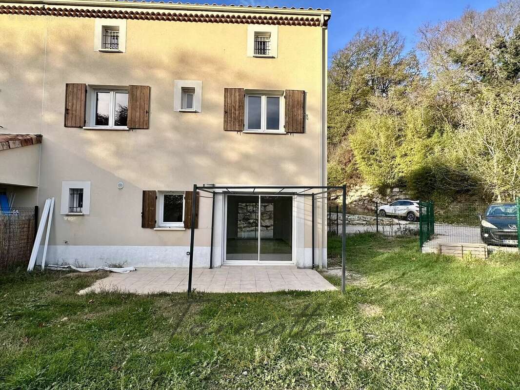 Maison à MONTELIMAR