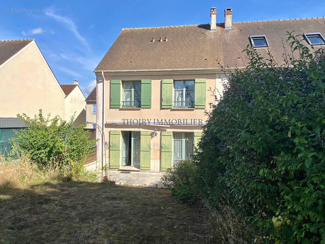 Maison à THOIRY