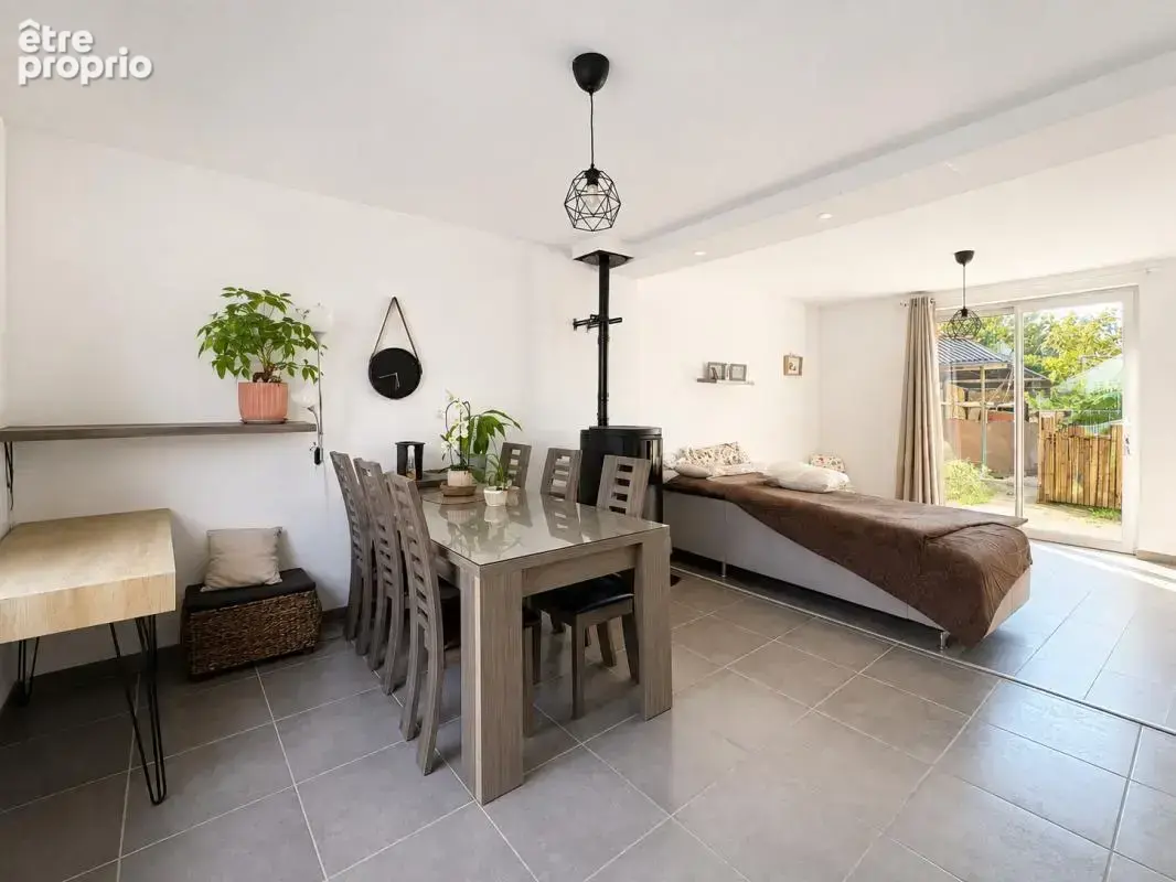 Maison familiale avec grand terrain et dépendances - photo 3