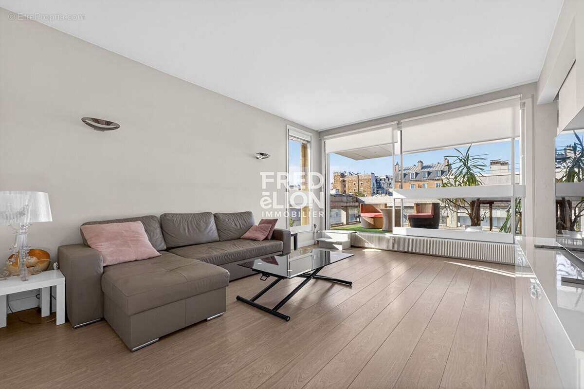 Appartement à NEUILLY-SUR-SEINE