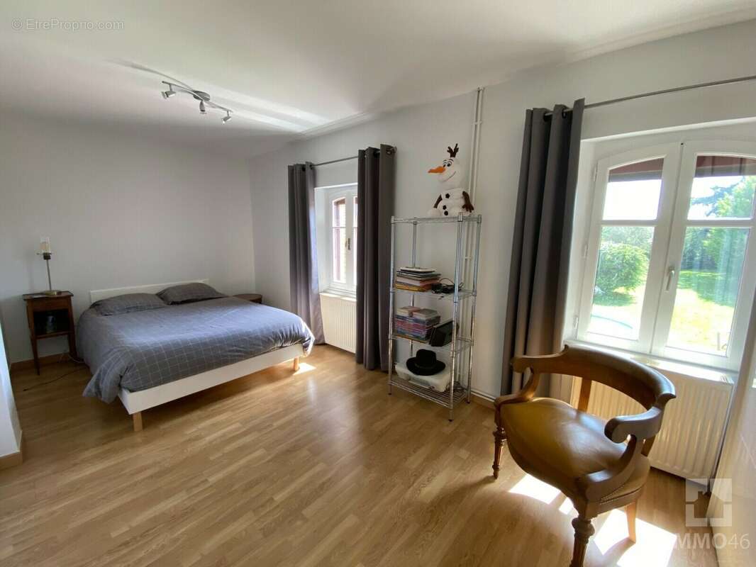 Maison 375 m² à Realville  - photo 6
