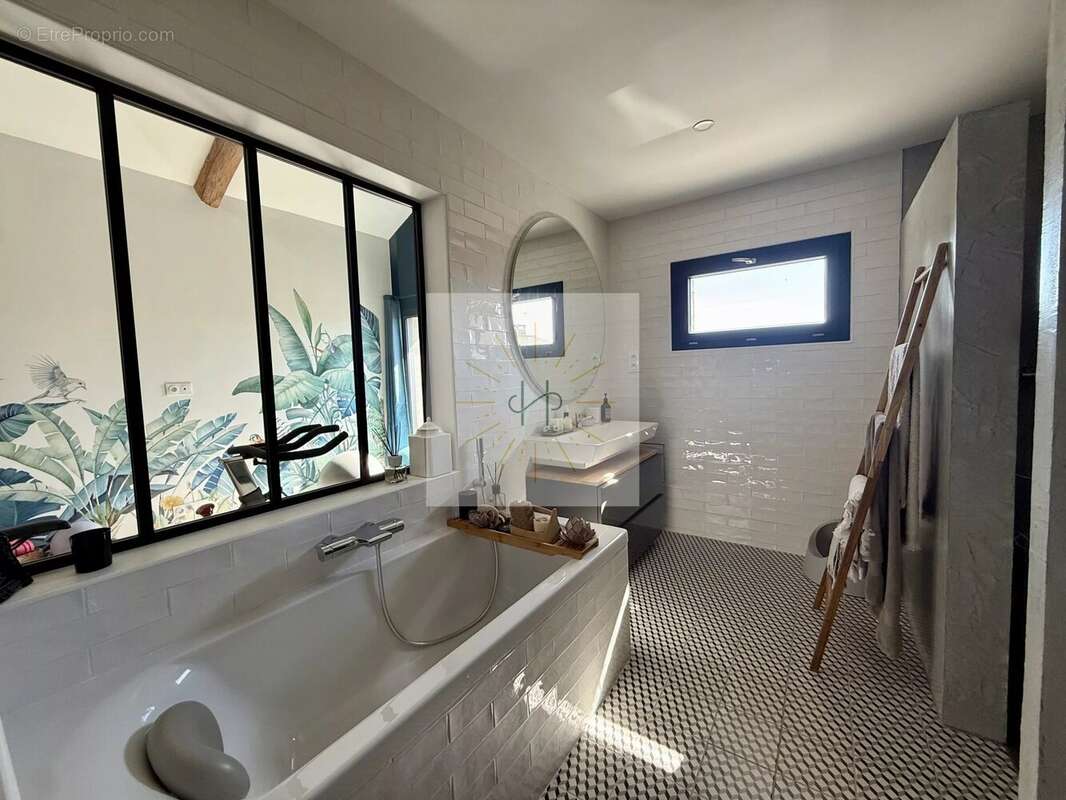 Maison à MONTELIMAR