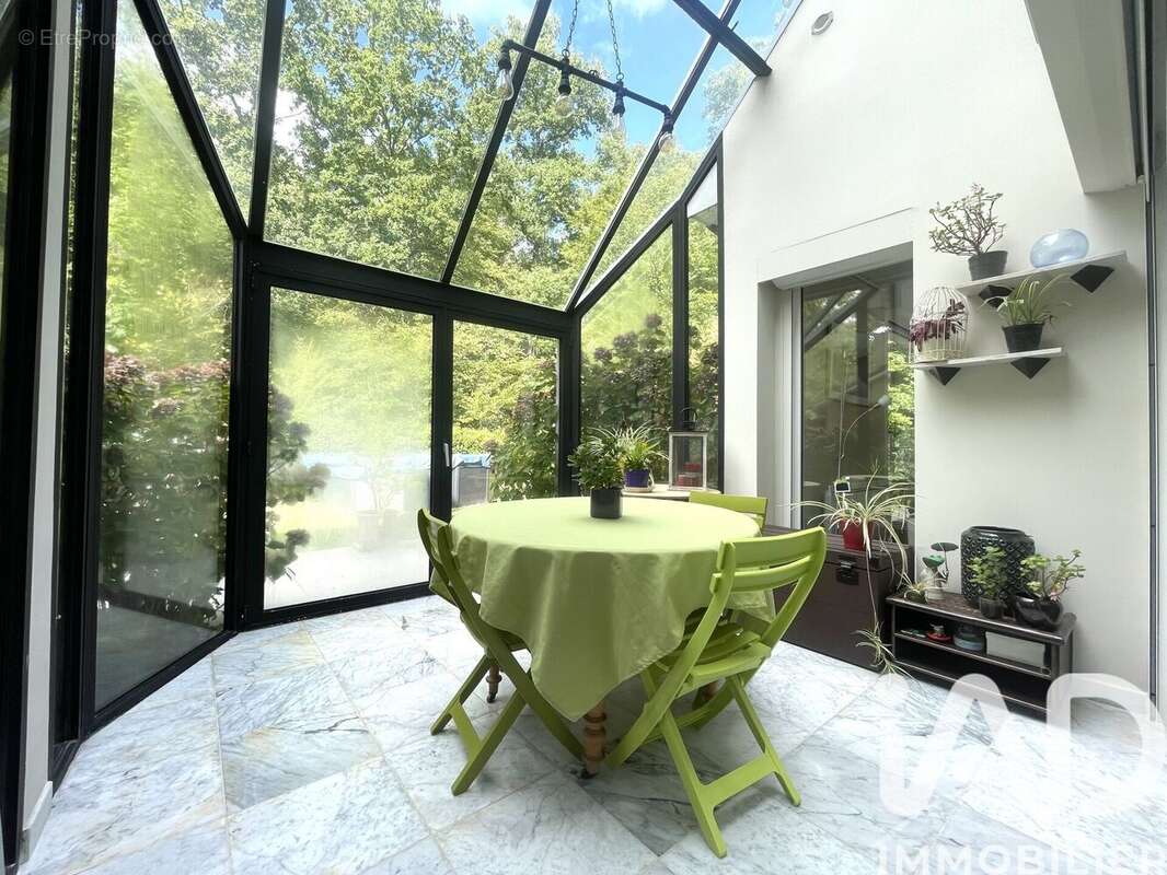 Photo 7 - Maison à LE MESNIL-SAINT-DENIS