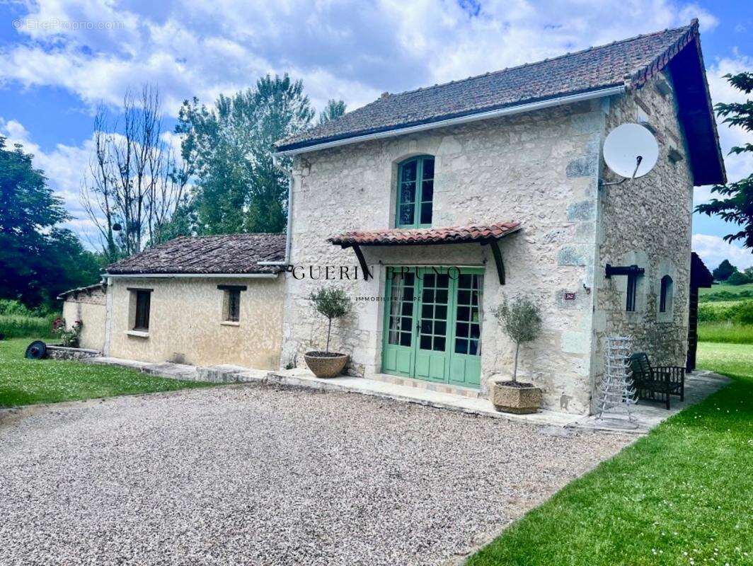 Charmante propriété en pierre avec deux maisons et piscine au cœur du vignoble de Monbazillac - photo 4