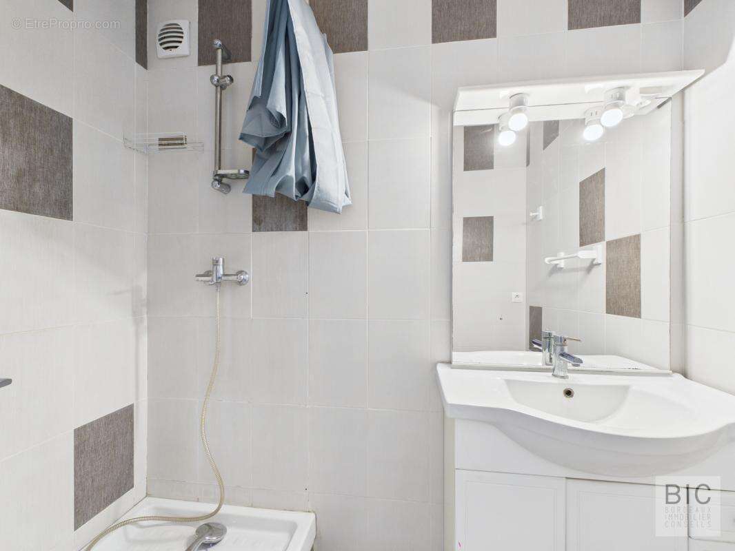 A vendre Grand T5 avec balcons et place de parking - photo 8