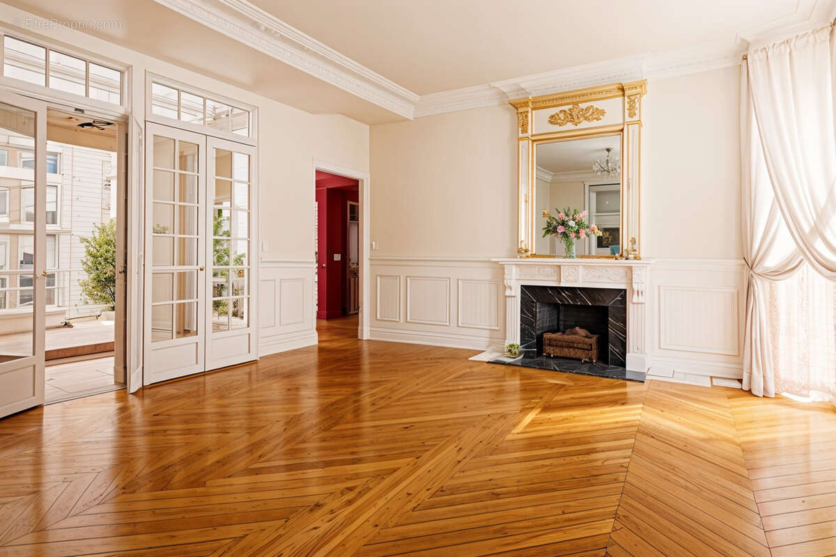 Appartement à PARIS-17E