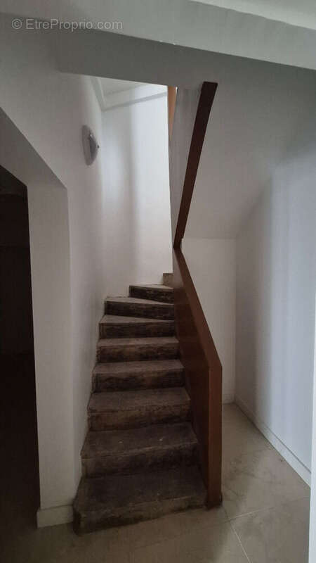 Appartement à SAINT-JEAN-D'ANGELY