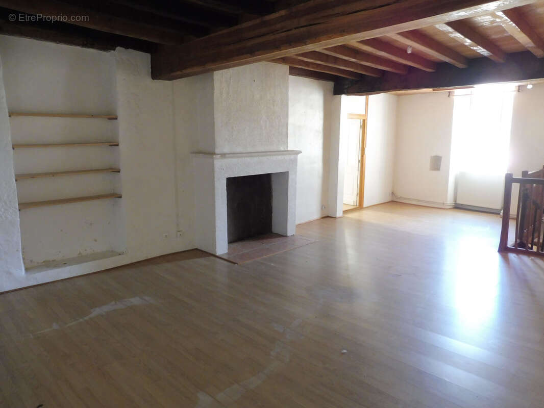 Maison à SAINT-VINCENT-DE-CONNEZAC