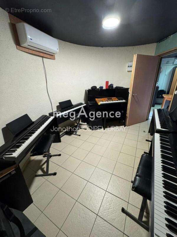 Local commercial 58 m2 cayenne - photo 4
