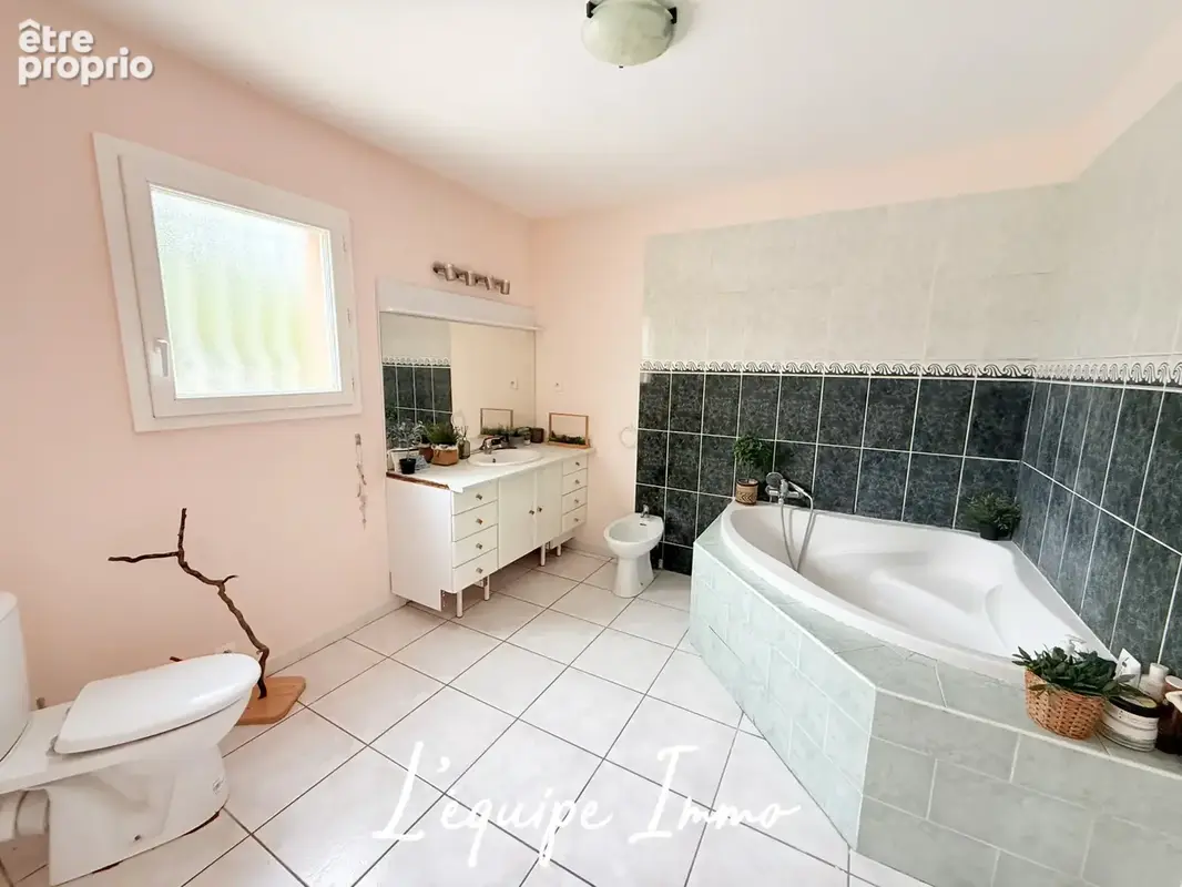 Au bord du lac de Plaisance- Maison T6 - 170 m2 - Grand garage- Piscine- Atelier- - photo 20