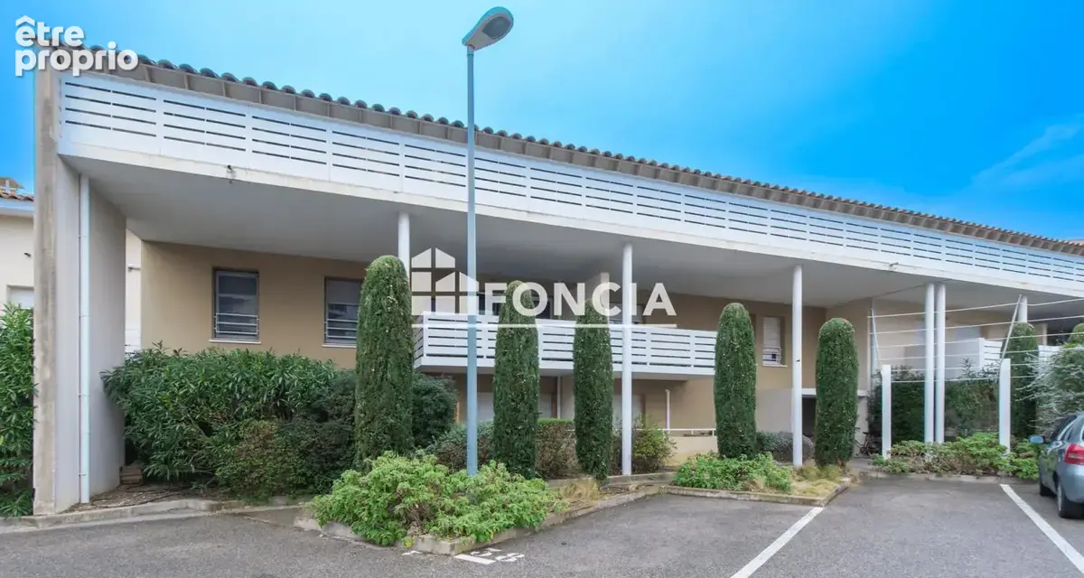 SALON DE PROVENCE , résidence récente , 2 pièces , terrasse tropézienne, parking - photo 11