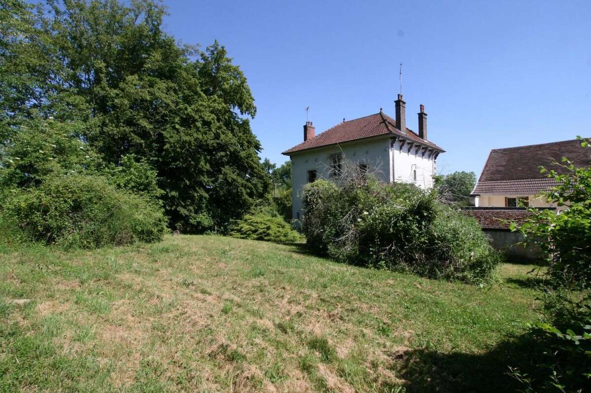 Maison 187 m² à Lons-Le-Saunier  - photo 2
