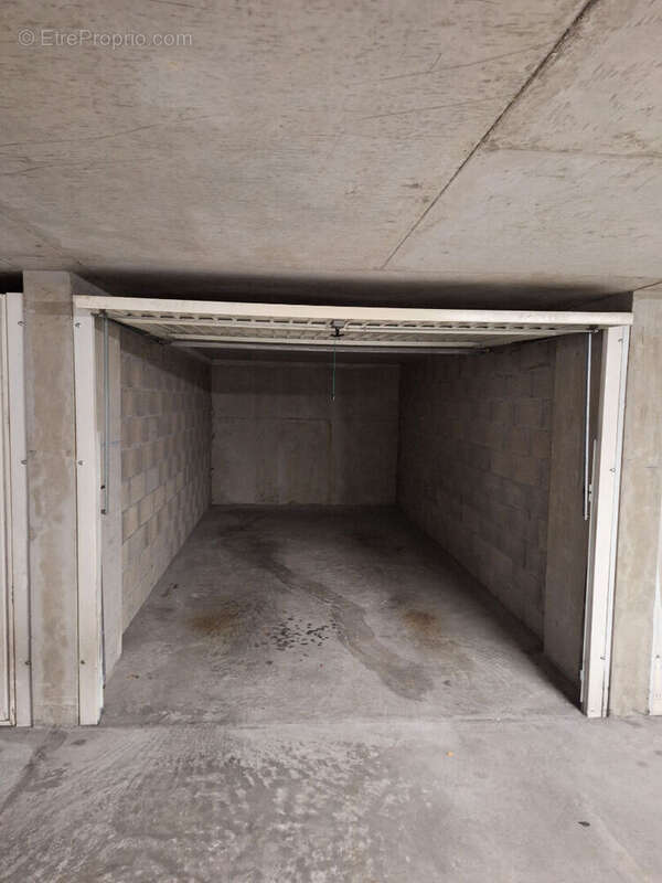 Garage box fermé à Caluire Et Cuire - photo 2