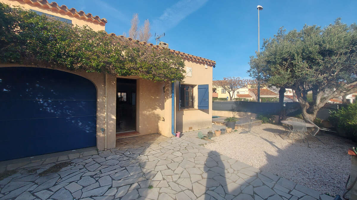 A Sainte Marie plage, villa individuelle à proximité de la plage avec garage - photo 3